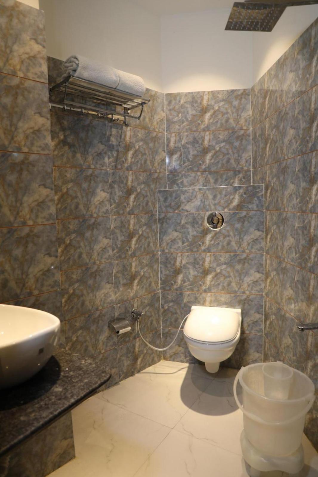 Hotel Avi Inn Amritszár Kültér fotó
